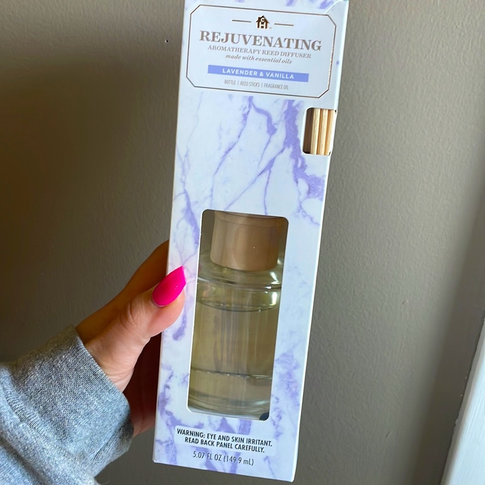 Aromatherapy Reed Diffuser. Lavender & Vanilla.